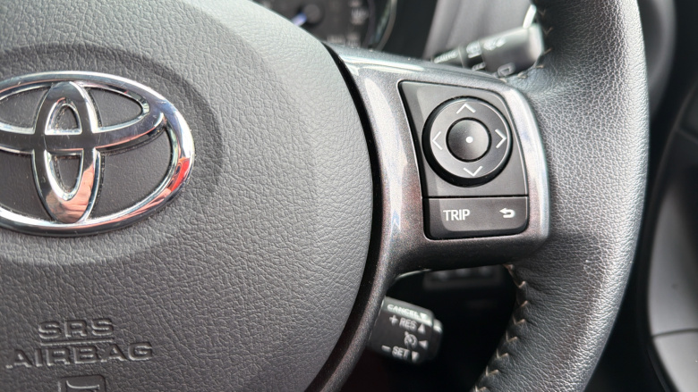 Toyota Yaris 1.5 Hybrid Y20 5dr CVT [Bi-tone] Hybrid Hatchback